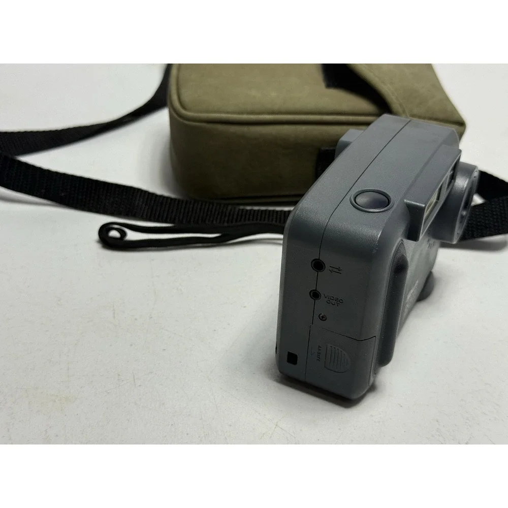 Kodak DC 3200 Digital Camera W Carrying Case Battery Door Wont Latch Corrosion‎